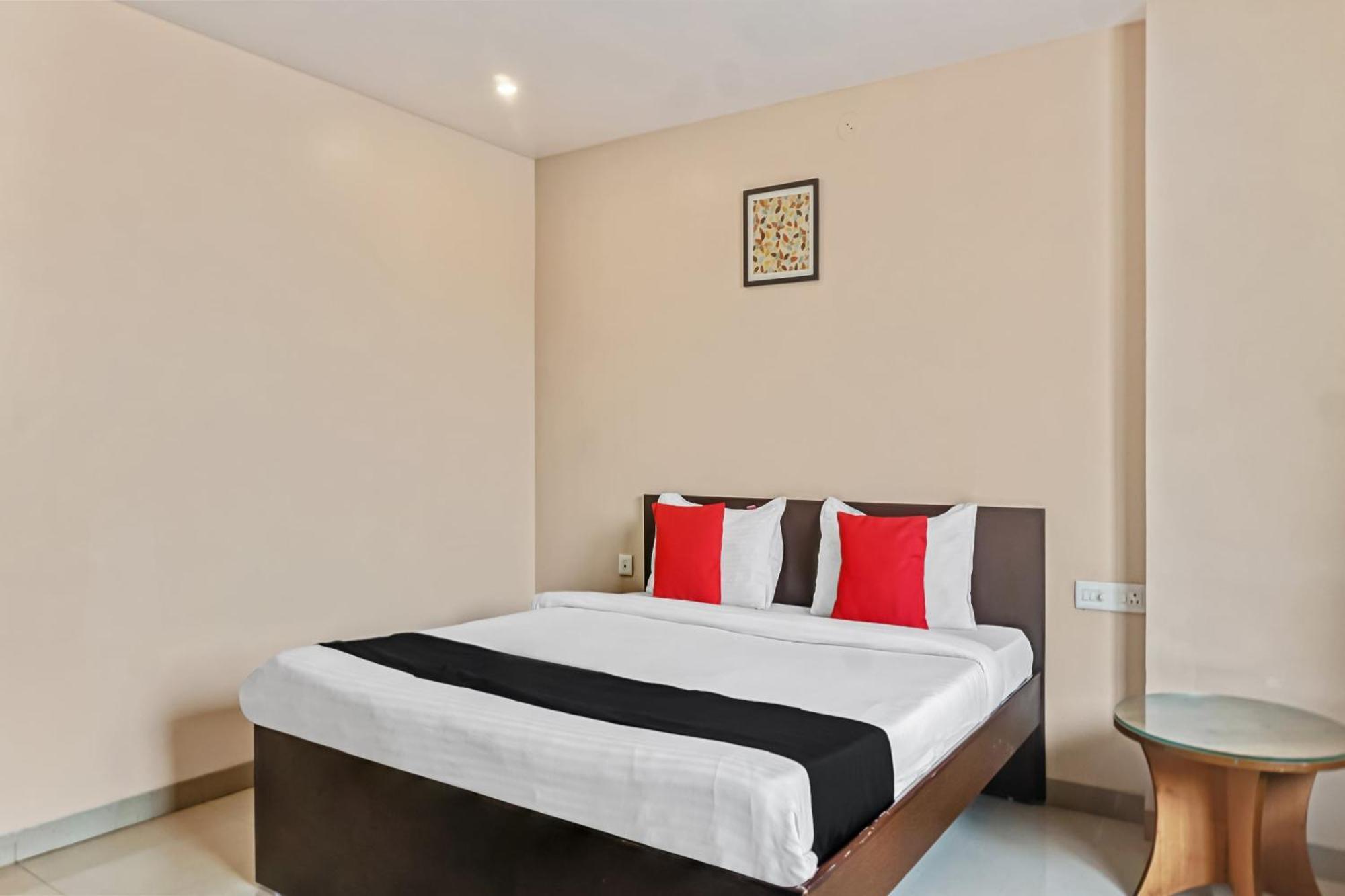 Hotel O Log Inn Plaza Near Eon It Park Poona Buitenkant foto