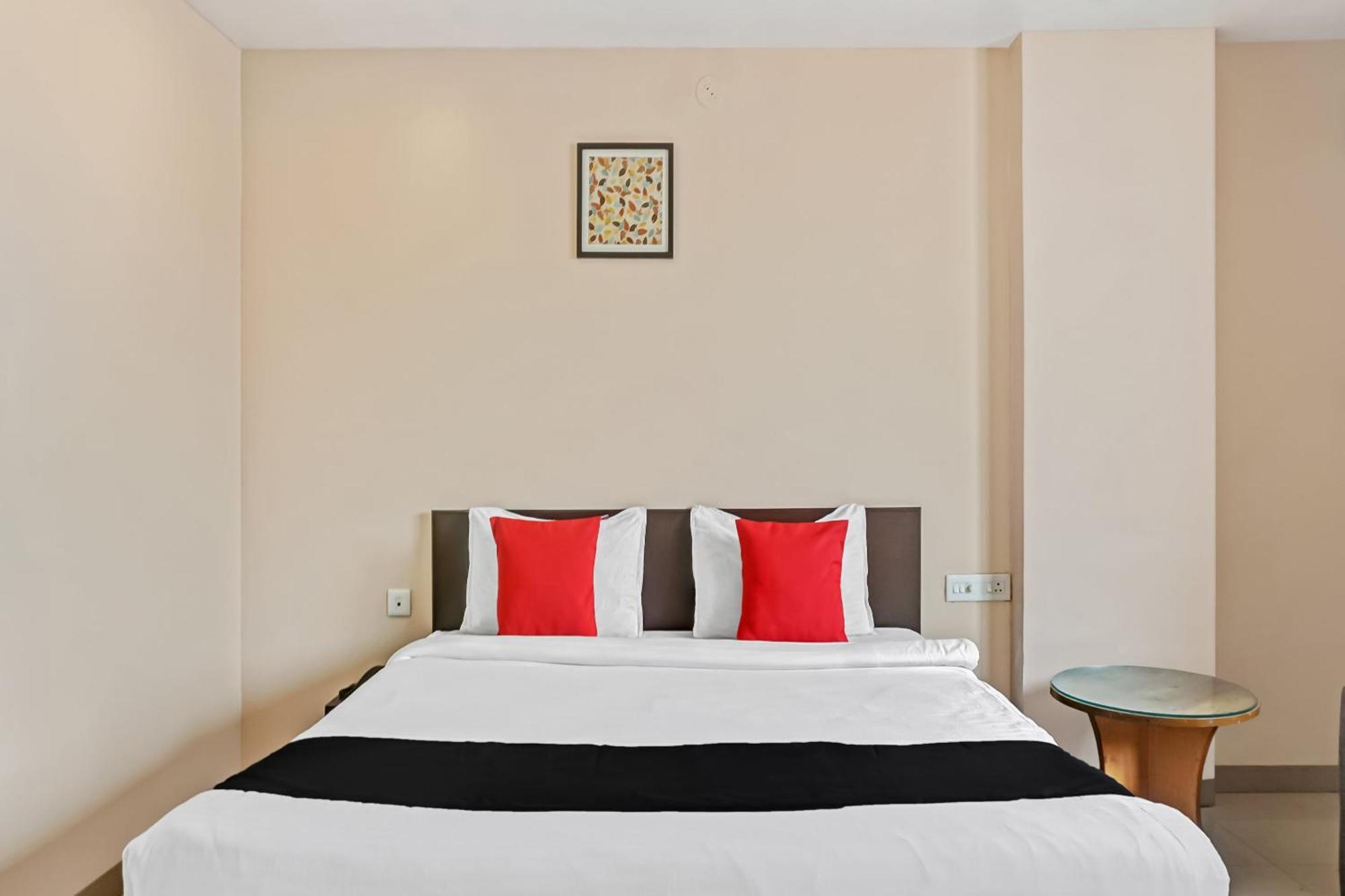 Hotel O Log Inn Plaza Near Eon It Park Poona Buitenkant foto