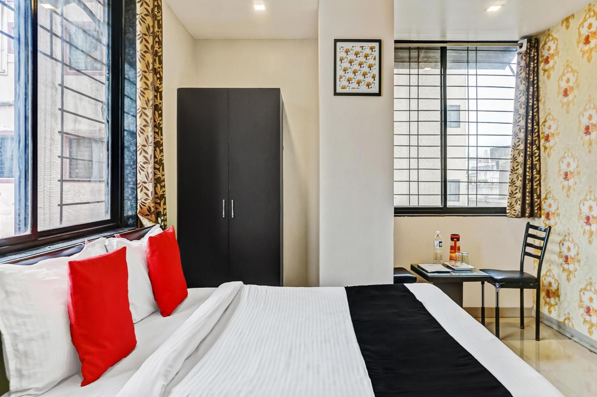 Hotel O Log Inn Plaza Near Eon It Park Poona Buitenkant foto