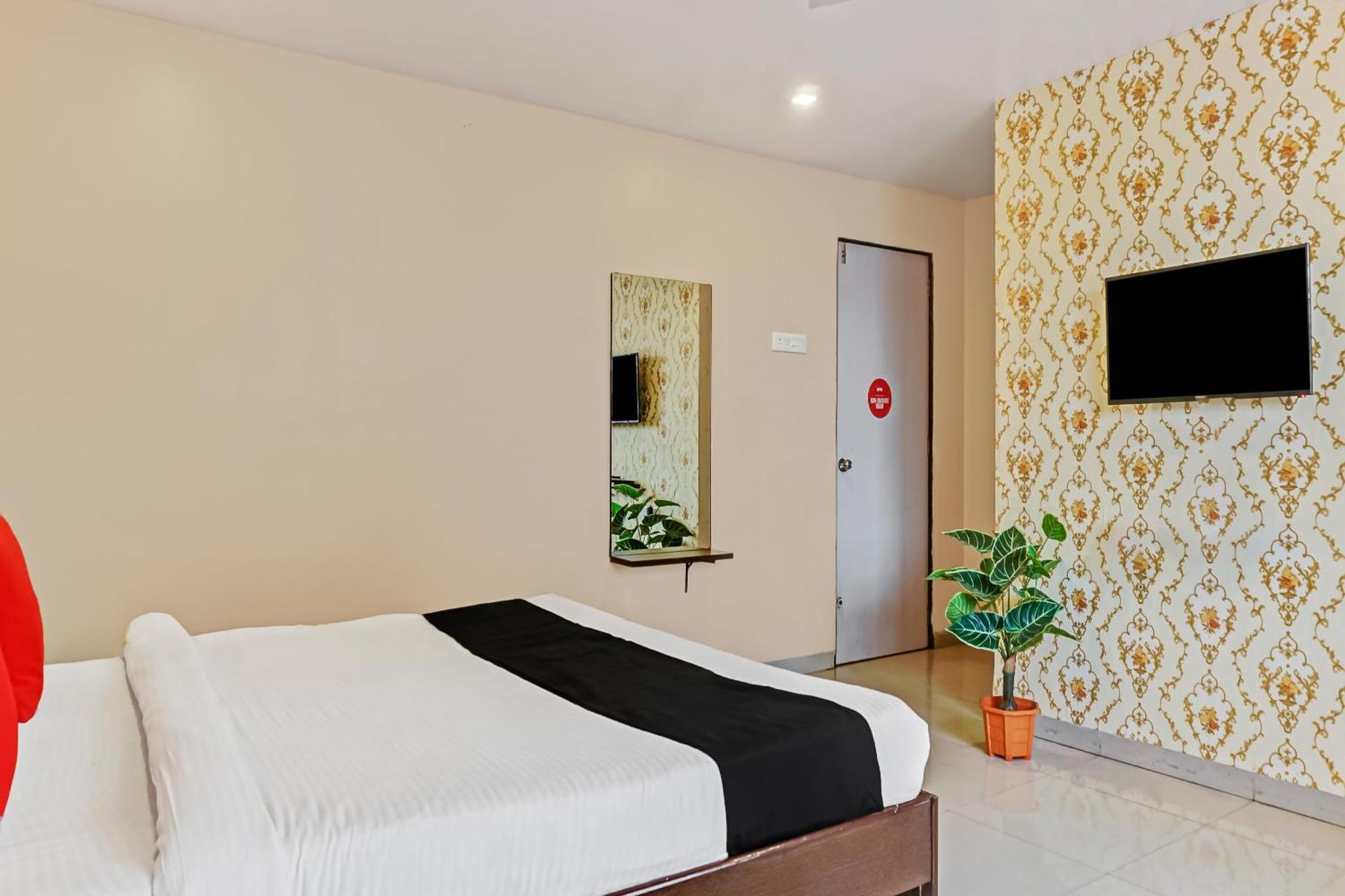 Hotel O Log Inn Plaza Near Eon It Park Poona Buitenkant foto