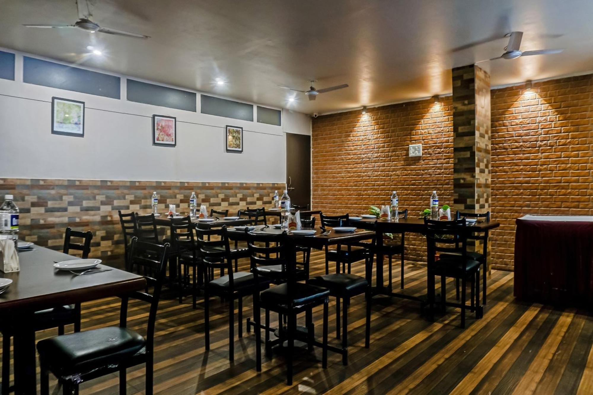 Hotel O Log Inn Plaza Near Eon It Park Poona Buitenkant foto