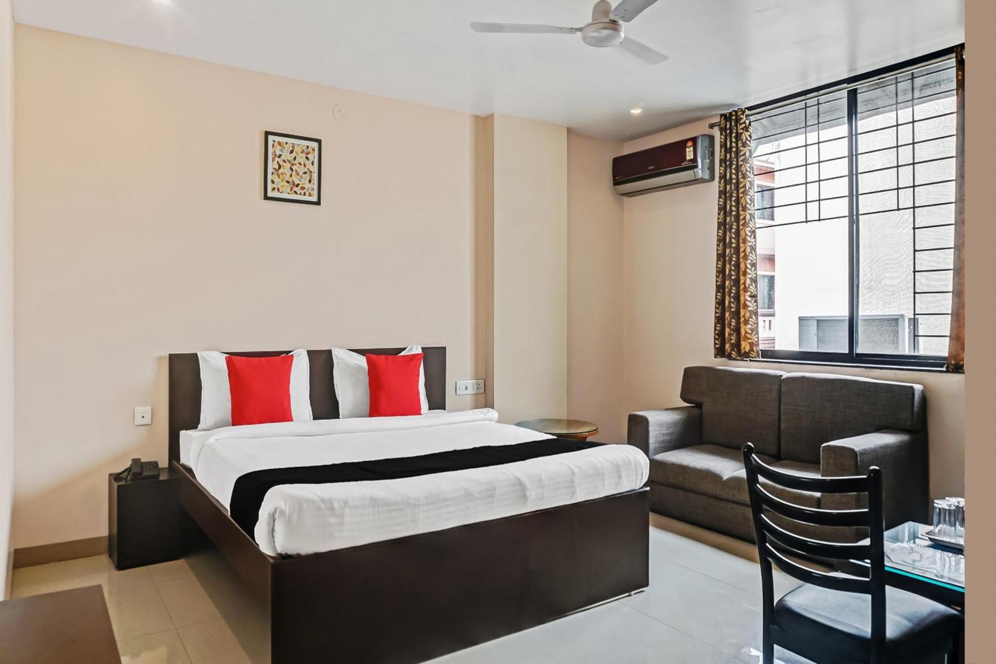 Hotel O Log Inn Plaza Near Eon It Park Poona Buitenkant foto