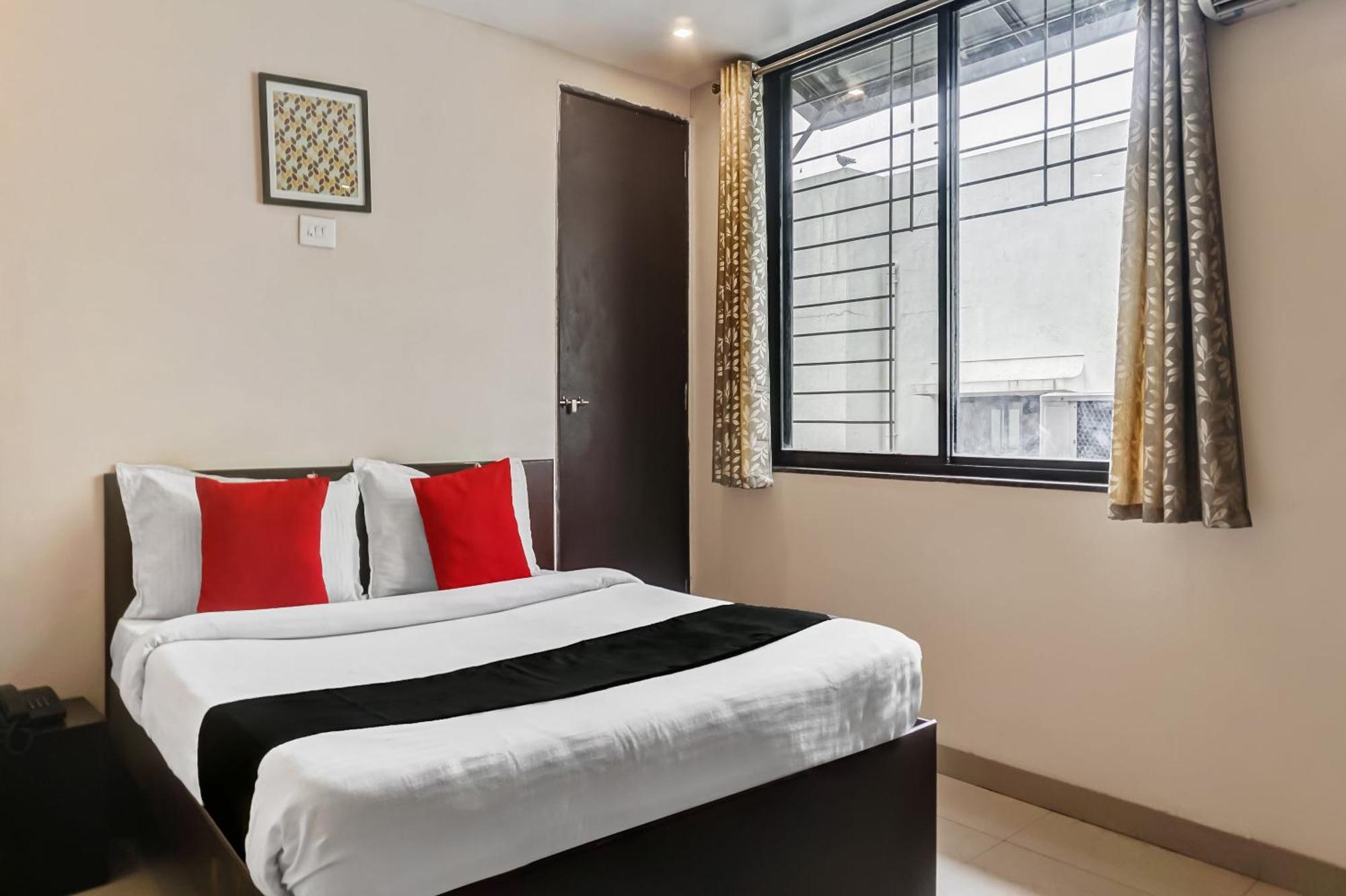Hotel O Log Inn Plaza Near Eon It Park Poona Buitenkant foto