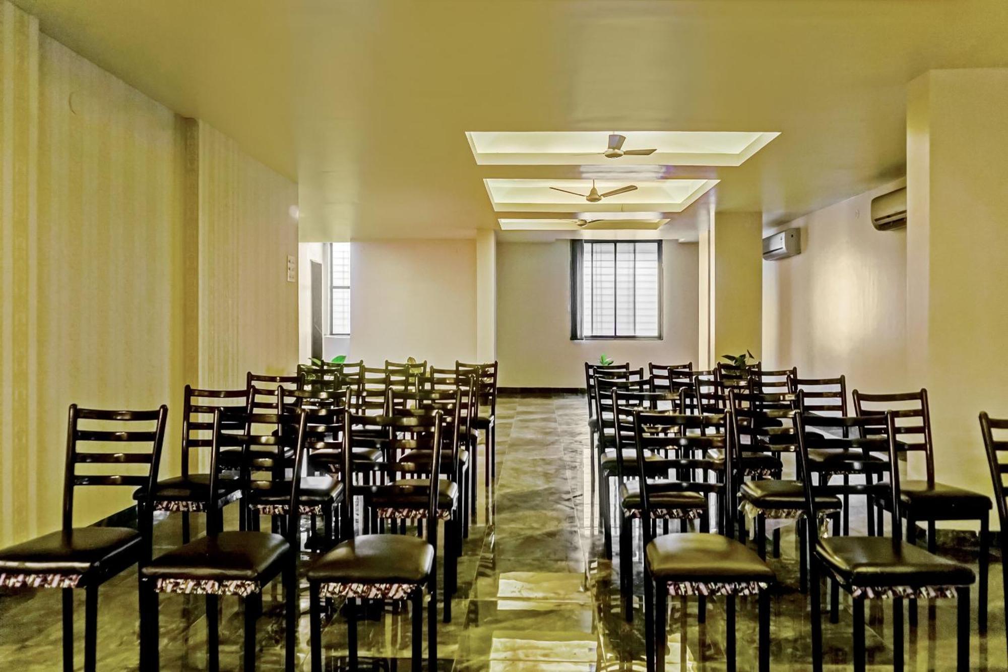 Hotel O Log Inn Plaza Near Eon It Park Poona Buitenkant foto