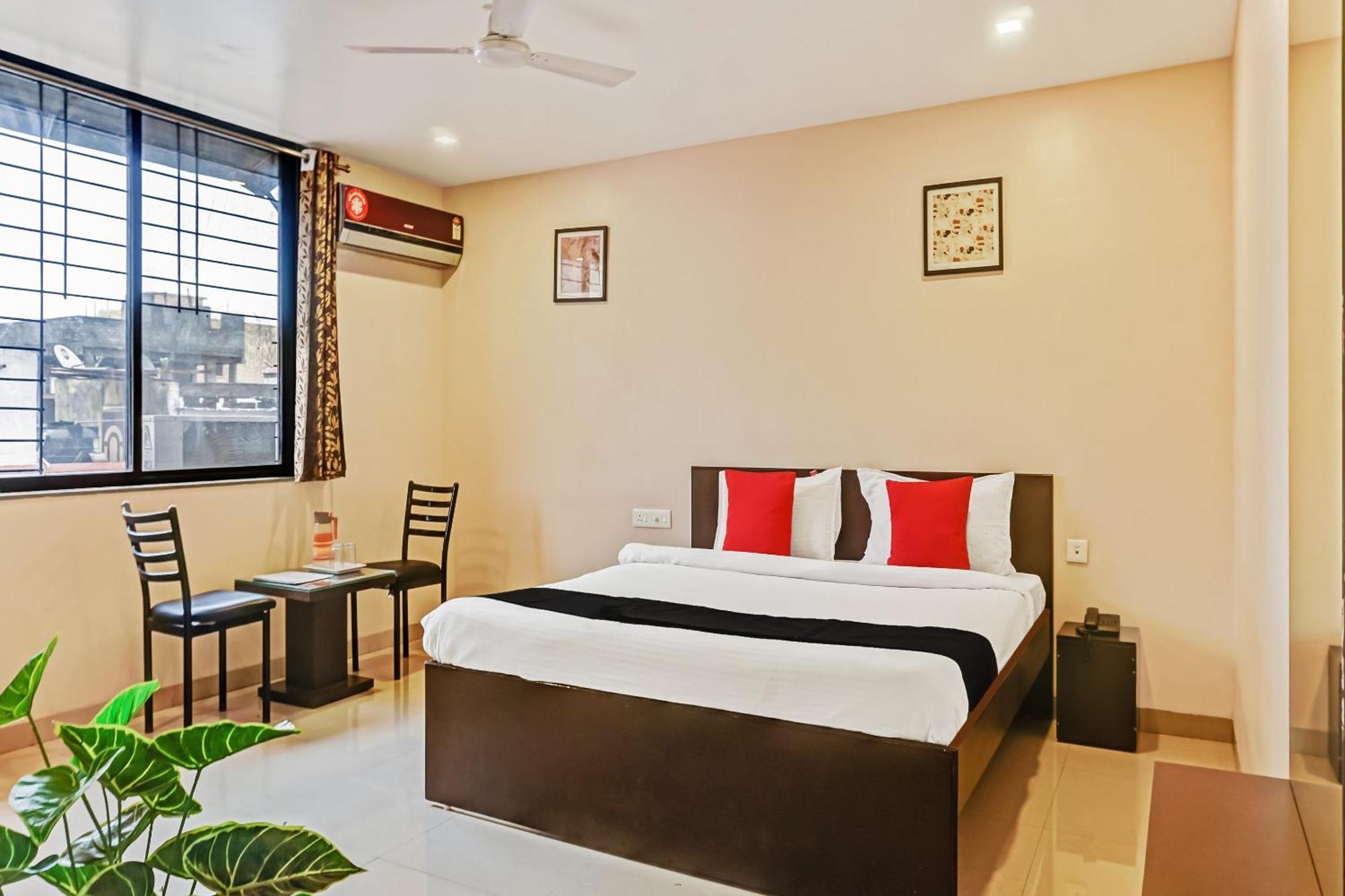 Hotel O Log Inn Plaza Near Eon It Park Poona Buitenkant foto