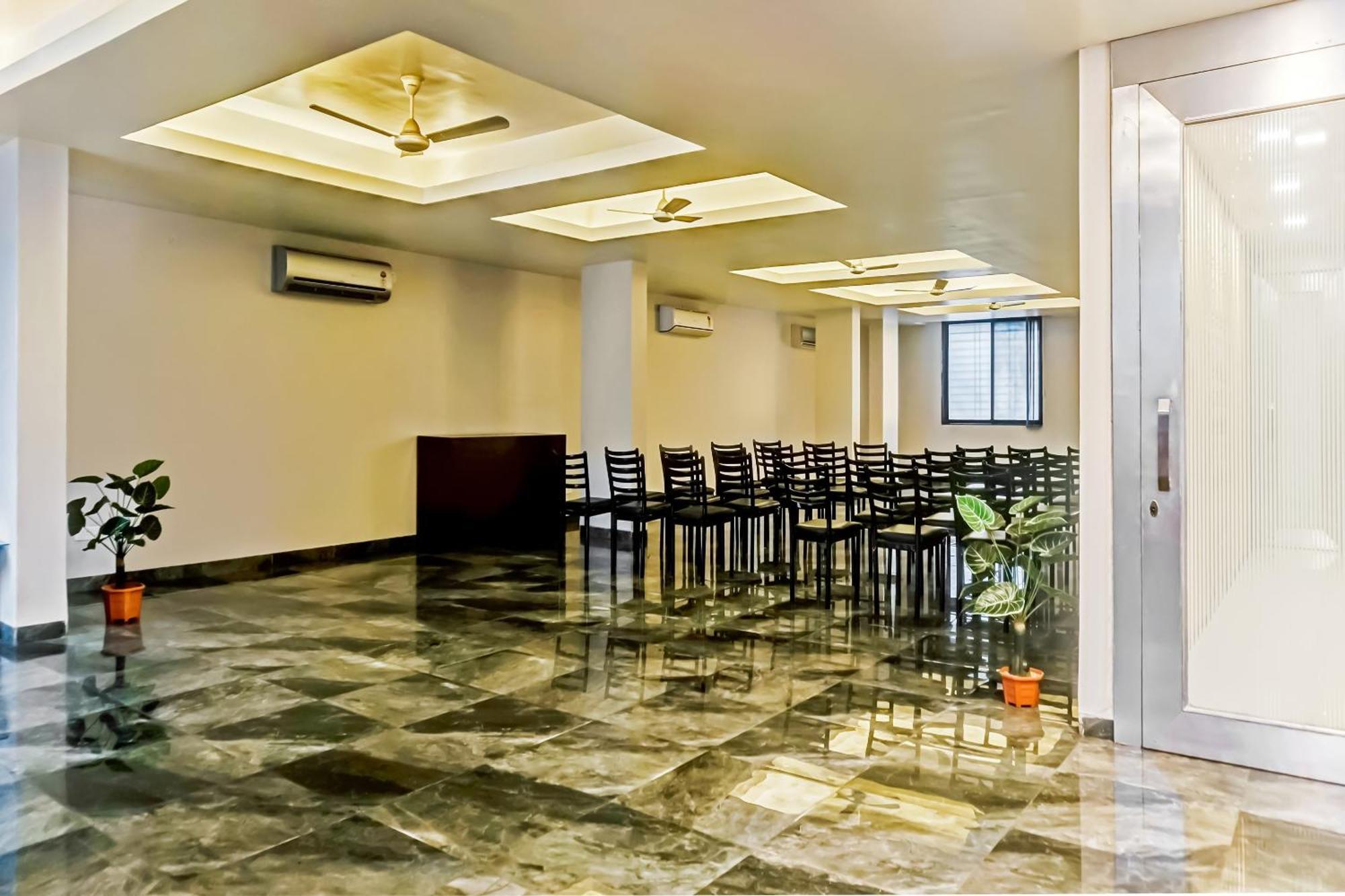 Hotel O Log Inn Plaza Near Eon It Park Poona Buitenkant foto
