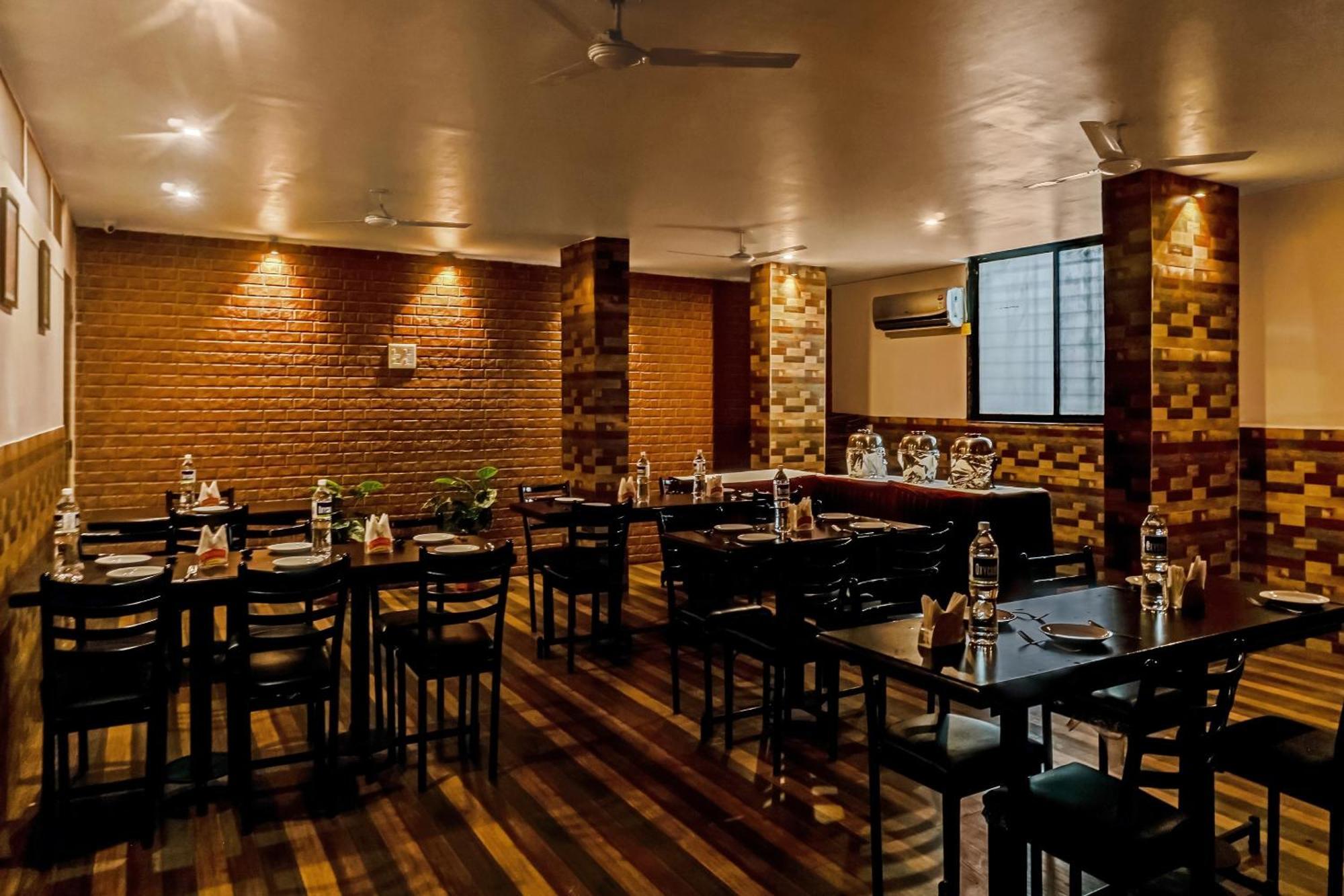 Hotel O Log Inn Plaza Near Eon It Park Poona Buitenkant foto