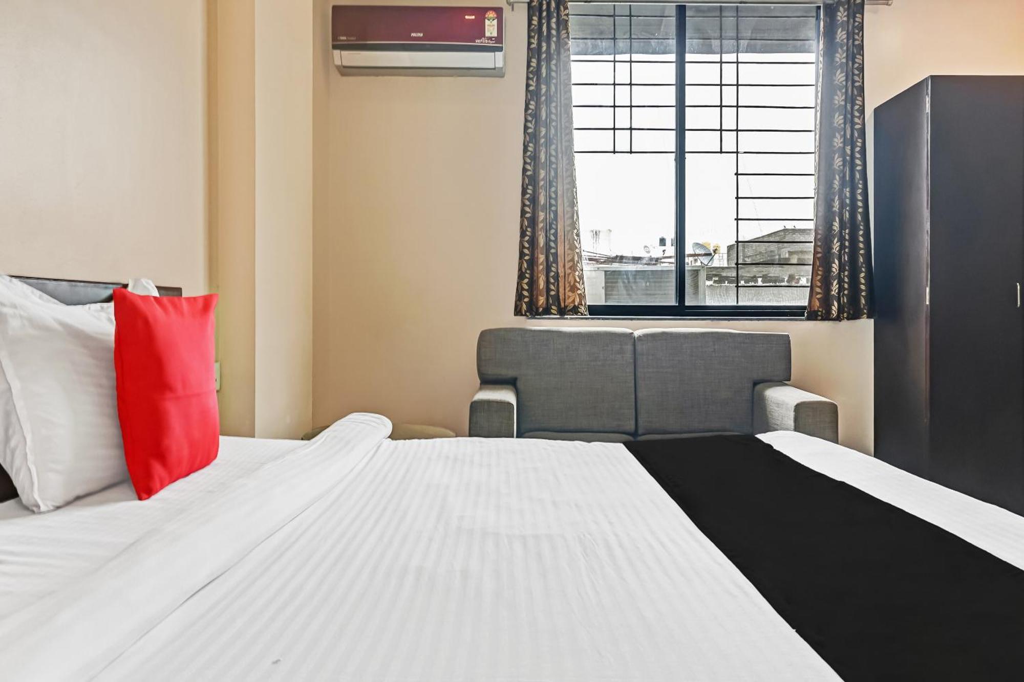 Hotel O Log Inn Plaza Near Eon It Park Poona Buitenkant foto
